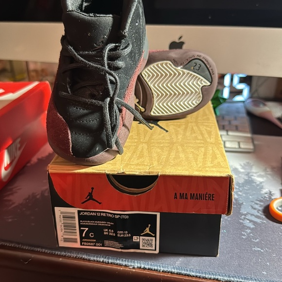 Jordan retro 12 size 7C black and burgundy excellent condition never used - Picture 3 of 3